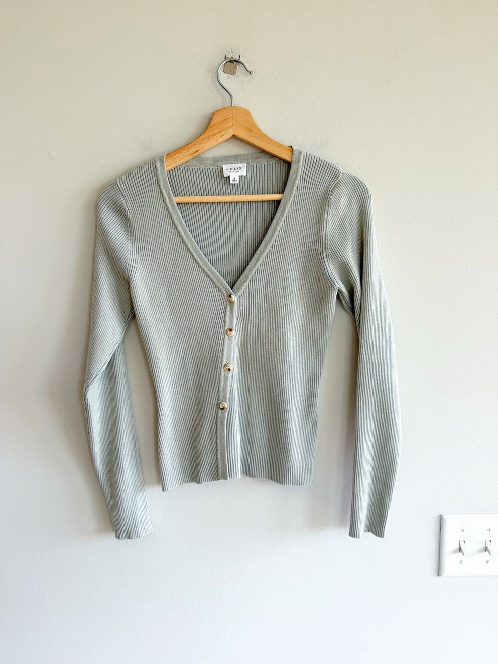 Le Lis Ribbed V-Neck Metallic Button Front Long Sleeve Cardigan Green S